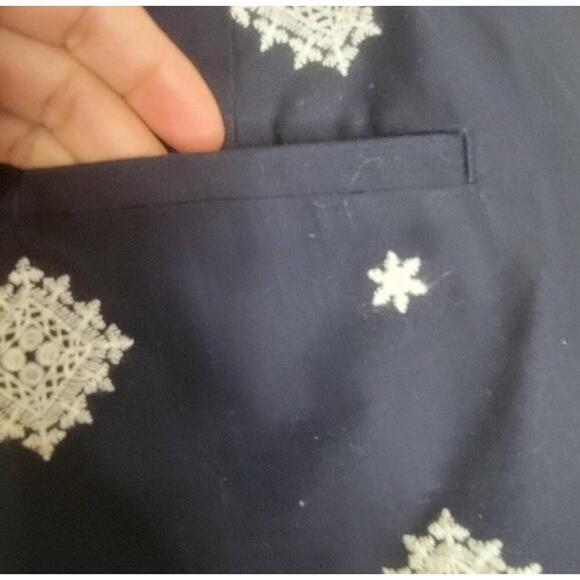 LOFT Blue White Embroidered Bermudas Shorts Side Pockets Size 2 - Picture 7 of 9